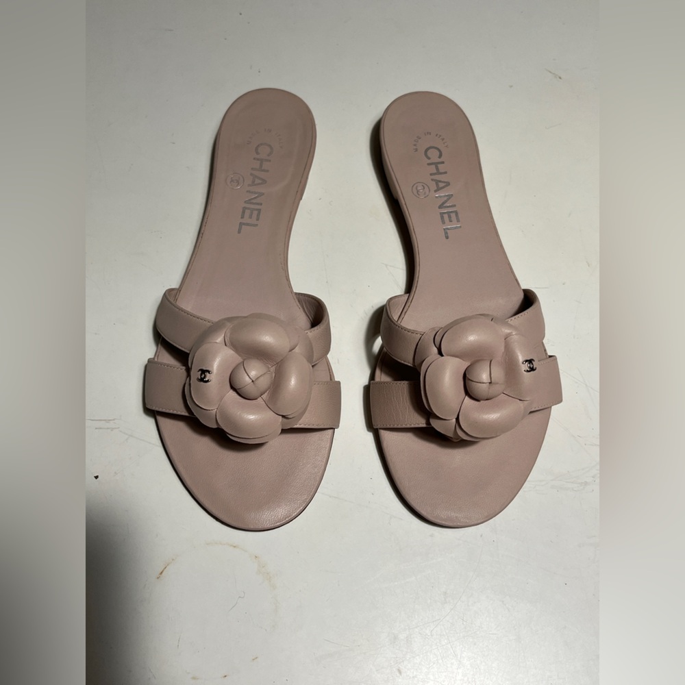 CHANEL Nude light pink Floral Slide Sandals